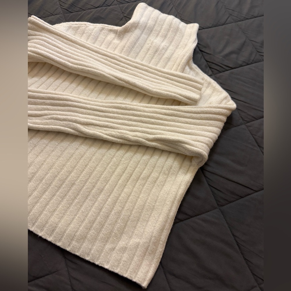 Chic Cream Ribbed Turtleneck Sweater - Picture 6 of 8